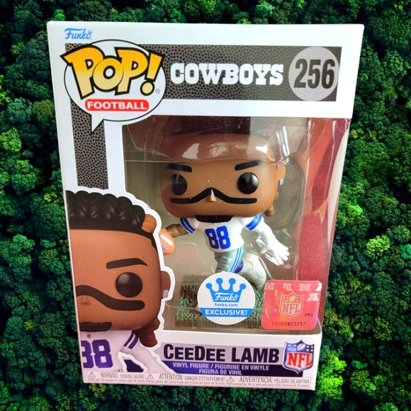 Ceedee Lamb funko exclusive # 256 (nib) With pop protector - Picture 1 of 7